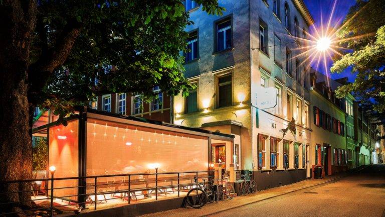 Biergarten Heidelberg Altstadt Hemingways geschützter Außenbereich