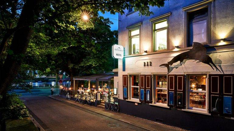 Heidelberg Biergarten Altstadt Hemingways