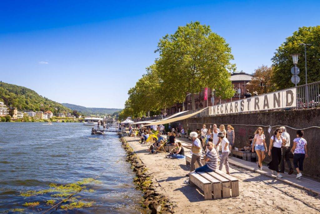 das Event Sommer am Fluss am Heidelberger Neckarstrand lädt zum Verweilen ein