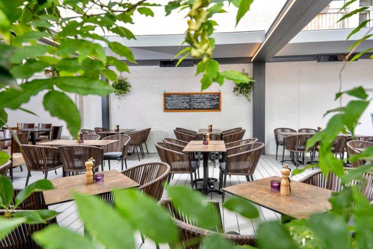 italienischer Hinterhof zum Draußen essen da baggio