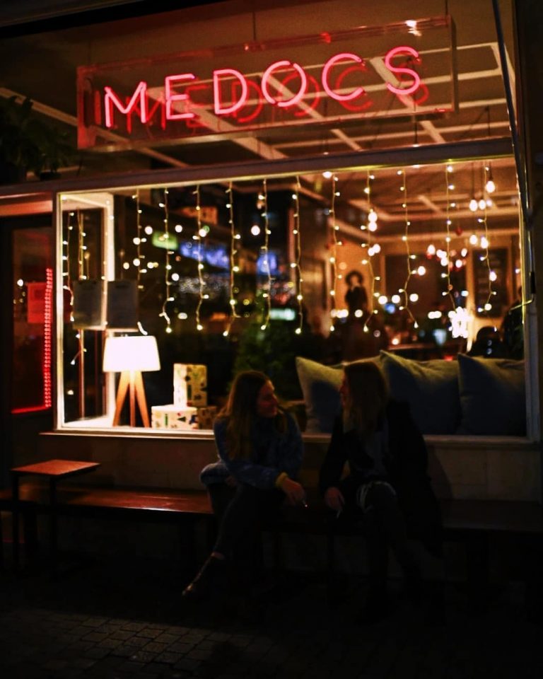 Heidelberg Medocs Bar Restaurant Cafe 1 768x960