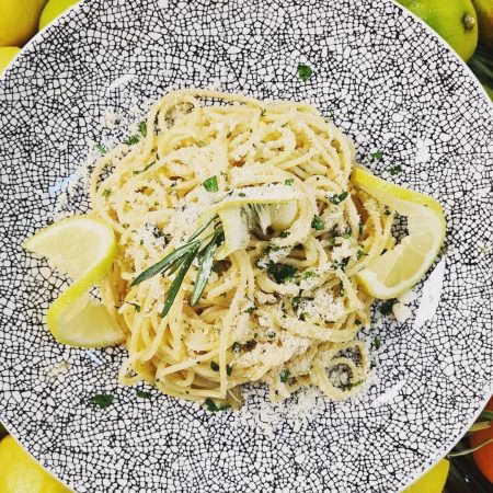 Spaghetti al Limone italienisches Mittagessen