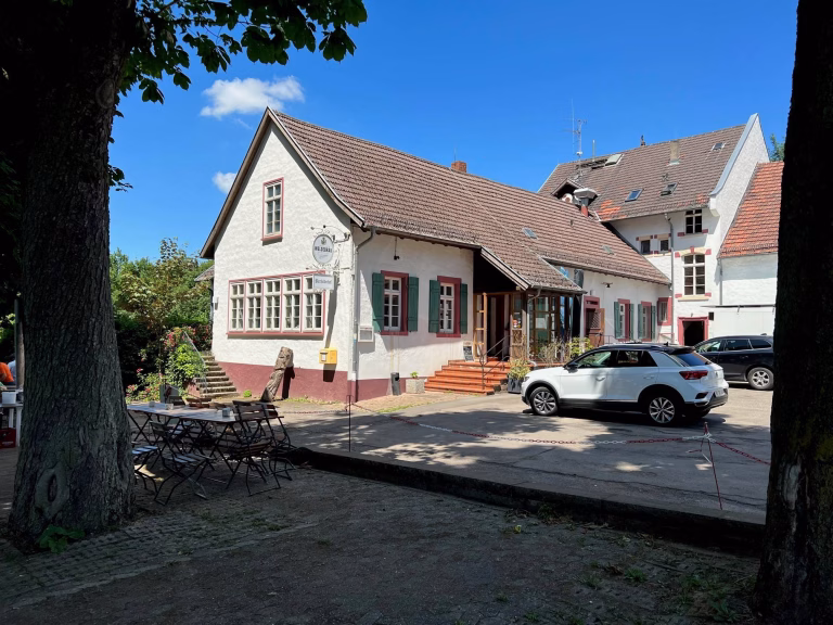 Bierhelderhof Heidelberg Biergarten mit dem Gebäude des Restaurants