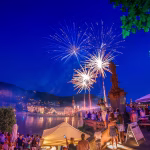 Der Blick auf die Heidelberg Schlossbeleuchtung von der Nepomukterrasse in Neuenheim