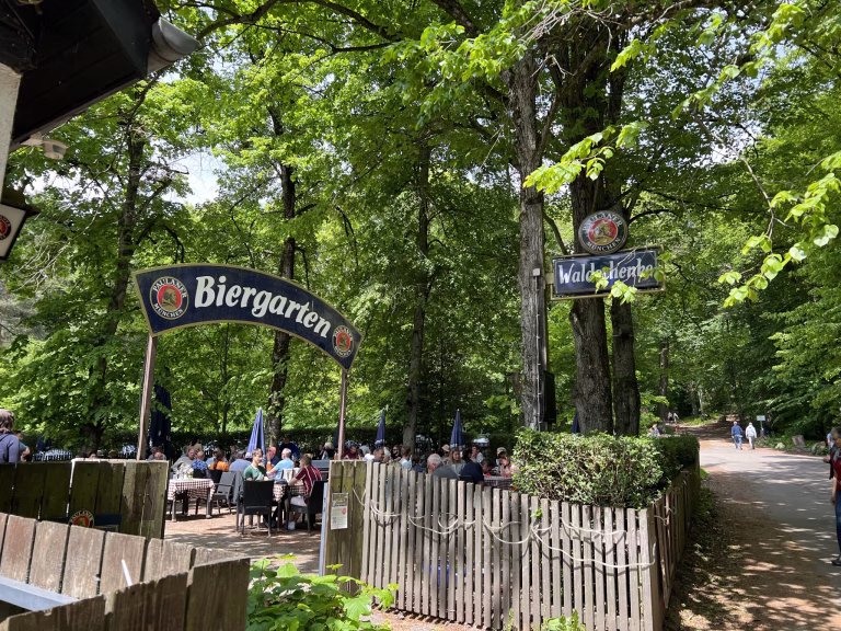 Die Waldschenke ist ein beliebter Biergarten - vor allem bei Wanderern und Radfahrern