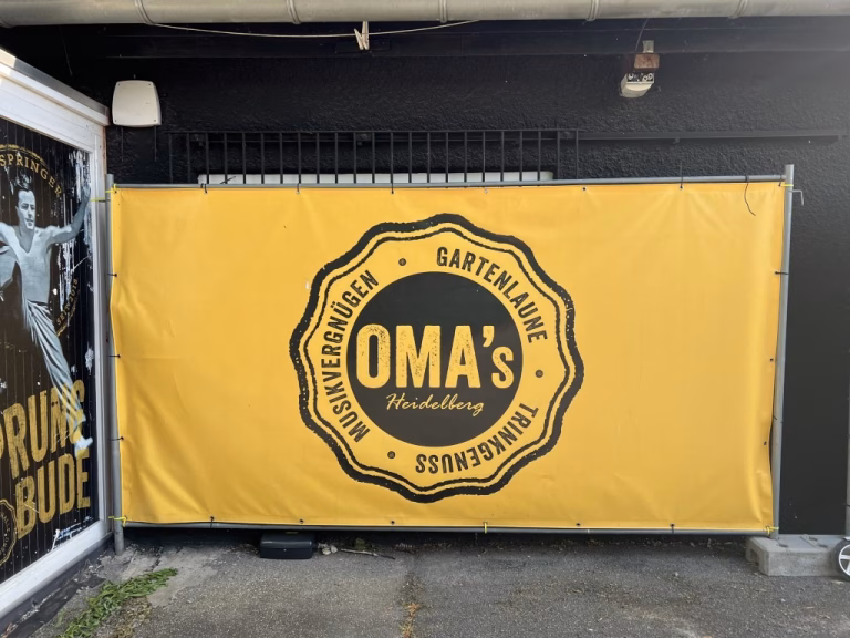 OMAs Biergarten im Süden Heidelbergs hat ein lebhaftes Motto