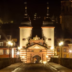 Das berühmte Tor auf der Alten Brücke in Heidelberg - hier geht die Nachwächterführung natürlich auch entlang