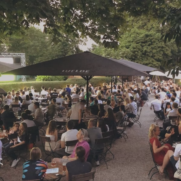 Public Viewing Mannheim in der Gartenwirtschaft