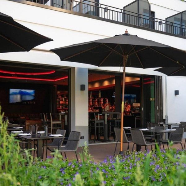 Entspannt draußen im Grünen sitzen im Qube Bahnstadt