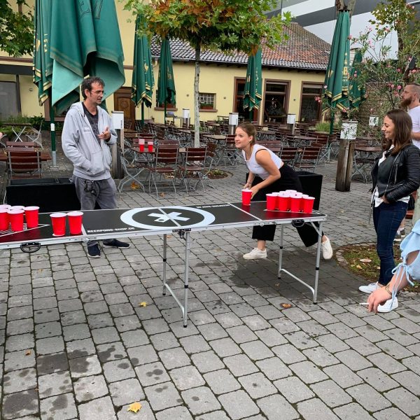 Wenn der Platz es zulässt, wird der Eichbaum Biergarten auch mal umfunktioniert und Beer Pong gespielt
