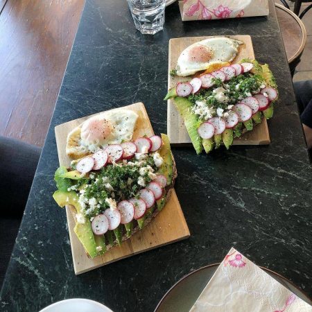 Avocado Brot mit Spiegelei im Moro Heidelberg