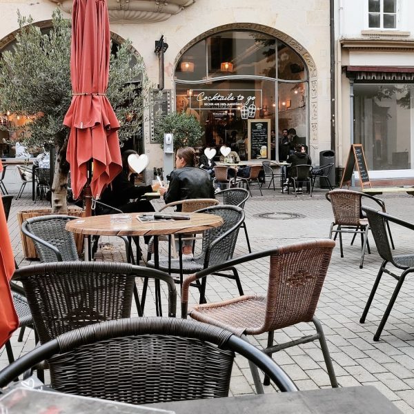 Draußen Cocktails genießen in der Regie Heidelberg