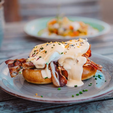 Bacon and Egg on Bread zum Brunch im Wal