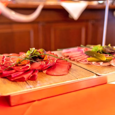 Aufschnitt im Extrablatt zum Frühstück