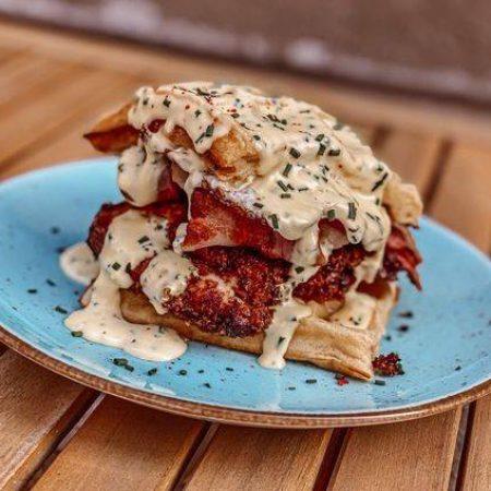 Chicken and Waffles im Nana