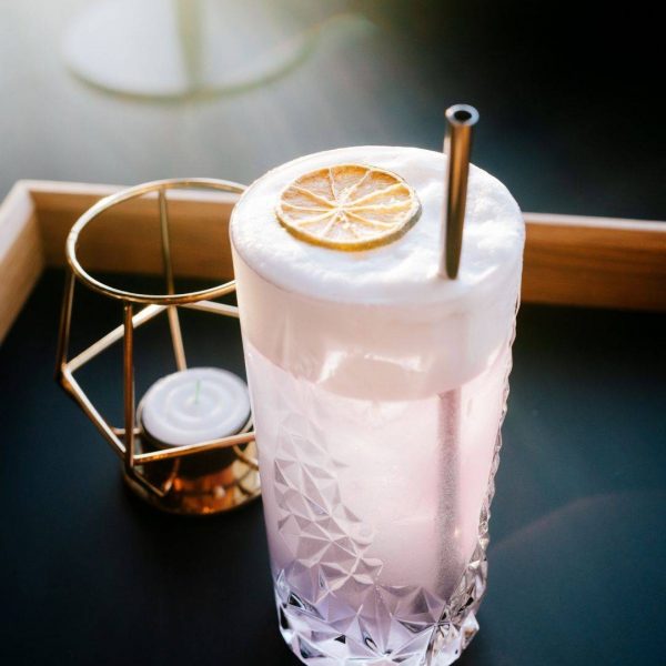 Don’t worry, be purple - exotische Drinks in der Rooftop Bar (Foto: Schilling Instagram)