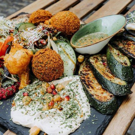 Frische Falafel, hausgemachter Hummus, Baba Ganoush Keevee Heidelberg Brunch