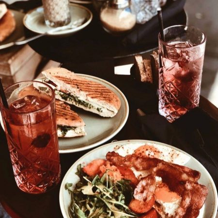 Frühstück und Cocktails geht im Deer Heidelberg klar