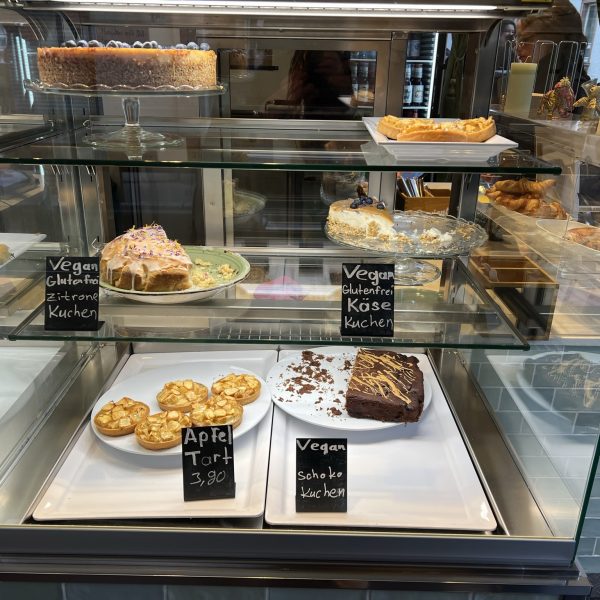 leckerer Kuchen in Heidelberg zum Kaffee - im Café ly gibt es beides