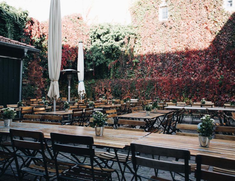 Der Biergarten der Kulturbrauerei im Herbst