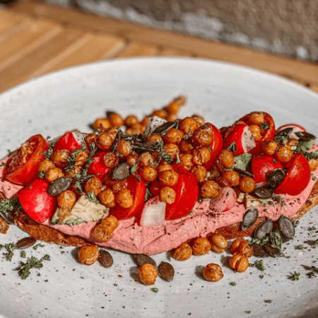 Pink Hummus Brot zum vegan Brunch im Nana Heidelberg