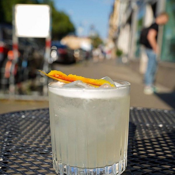 Im Linos bekommst du exotische Cocktails aus aller Welt