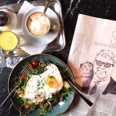 Spiegeleier schön angerichtet im Rossi