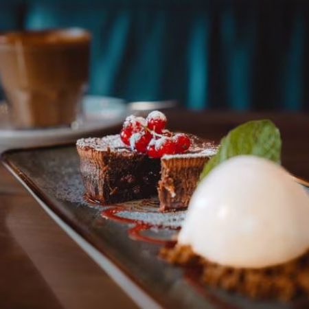 schokokuchen für ein süßes Frühstück im Wal